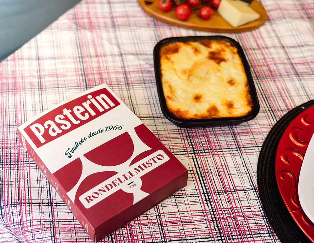 Rondelli Misto Pasterin gratinado servido à mesa